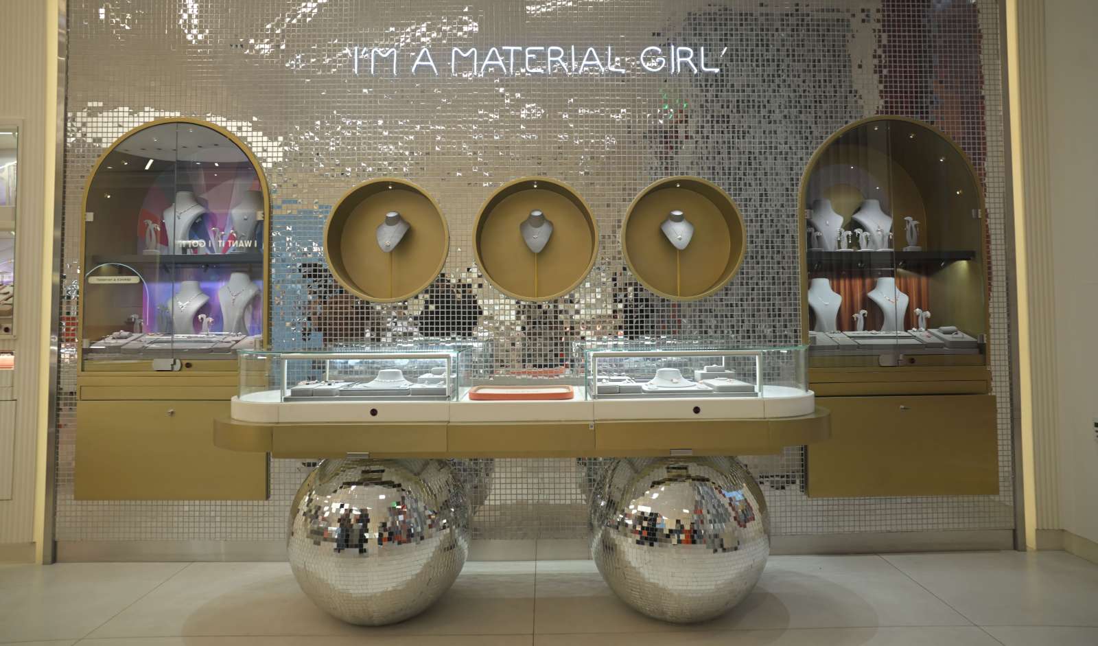 QWEEN Opens First Jewellery Store in Noida